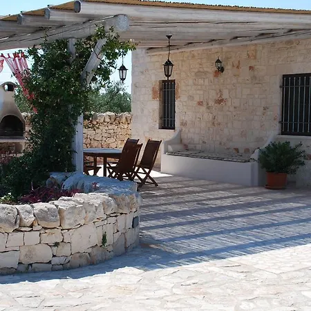 Trulli Bianchi * Alberobello